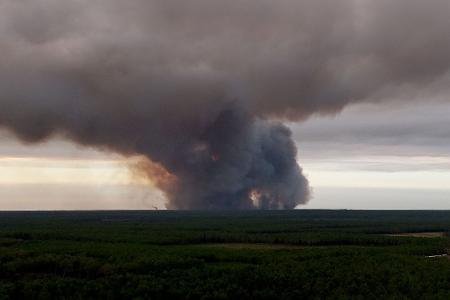 Riesige Rauchschwaden des Brandes in der Küstenregion waren auch von Bordeaux aus zu sehen.