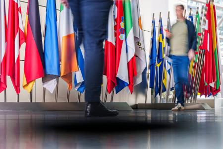 Hauptziel der EZB ist ein stabiler Euro. Der Euro ist die gemeinsame Währung von etwa 358 Millionen Menschen in 21 Ländern der Europäischen Union. 
