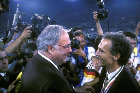 Franz Beckenbauer - 6 Jahre - 66 Spiele - Bis heute unerreicht im Deutschen Fußball: Beckenbauer wurde nicht nur 1974 als Spieler Weltmeister, 1990 stemmte er den WM-Pokal auch als Teamchef in die Höhe. 34 Siege, 20 Remis und zwölf Niederlagen stehen nach sechs Jahren Amtszeit für ihn zu Buche.