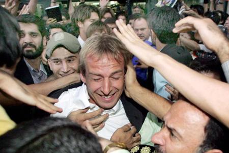 Jürgen Klinsmann - 2 Jahre - 34 Spiele - Klinsmann sollte den deutschen Fußball revolutionieren und in der Welt wieder vorzeigbar machen. Dabei polarisierte 'Klinsi' mit seiner neuen Vorgehensweise, das DFB-Team stark zu verjüngen und umzustrukturieren, wie kaum ein anderer.