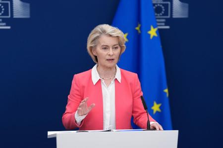 EU-Kommissionspräsidentin Ursula von der Leyen hatte sich zuletzt klar für strengere Regeln in den sozialen Netzwerken zum Kinder- und Jugendschutz ausgesprochen. (Archivbild) 