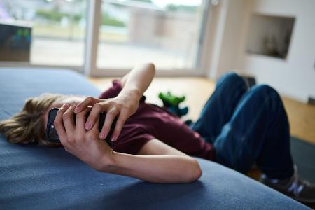 Die EU-Kommission warf zuletzt diversen großen Online-Plattformen mangelnden Kinder- und Jugendschutz vor. (Symbolbild) 