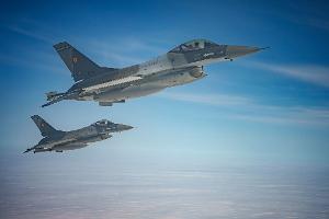 Kampfjets der rumänischen Luftwaffe haben eine fremde Drohne im rumänischen Luftraum abgeschossen. (Archivbild) 