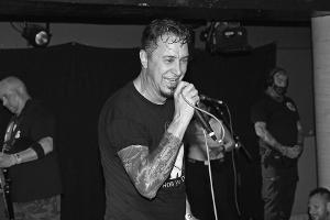 Trauer um Lou Koller: Frontmann von Sick of It All gestorben