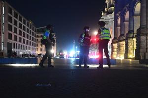 Einsatzkräfte der Polizei sind im Einsatz nach dem Abbruch des Christopher Street Day (CSD).