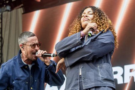 Joy Denalane (r) und Max Herre treten beim 