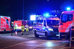 Polizei und Feuerwehr sind nach dem Abbruch des Christopher Street Day (CSD) im Einsatz.