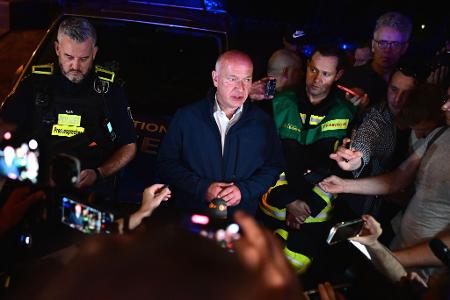 Berlins Regierender Bürgermeister Kai Wegner ist vor Ort.