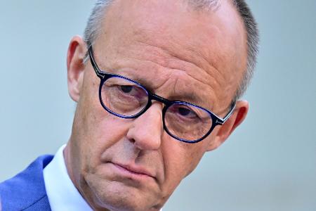 Merz arbeitet an weiteren Schritten seiner Personalrochade.