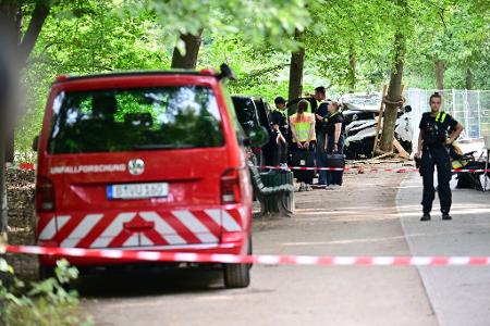 Die Behörden schrieben einen 21-jährigen Verdächtigen zur Fahndung aus.