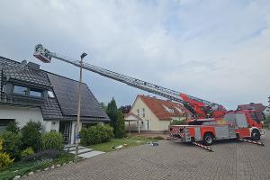 Drehleiter im Einsatz bei der Tierrettung (Foto: Feuerwehr Celle)