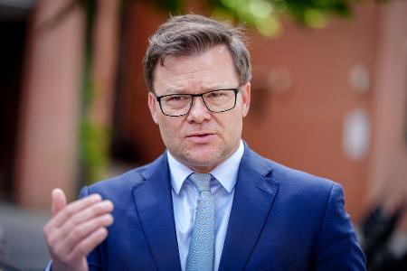 Umweltminister Carsten Schneider fordert volle Anstrengung für den Klimaschutz. (Archivbild)
