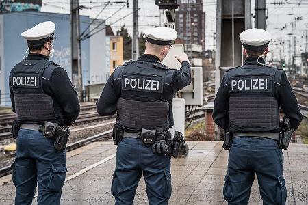 Symbolbild der Bundespolizei, Bestreifung eines Bahnhofes