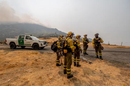 In Spanien ist die Feuerwehr im Kampf gegen Naturbrände im Dauereinsatz.