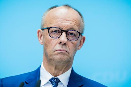 Bundeskanzler Merz will die Bewegungsfreiheit von Gefährdern einschränken lassen. 