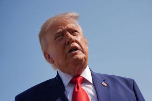 US-Präsident Donald Trump pausierte die Angriffe im Iran nach eigenen Angaben auf Bitten der Vermittlerländer. (Archivbild)