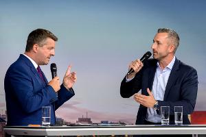 Beim Wahlforum lieferten sich zunächst die Spitzenkandidaten der CDU, Sven Schulze, und der AfD, Ulrich Siegmund, ein Duell, bevor die Vertreterinnen und Vertreter der übrigen Parteien dazu kamen.