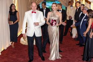 Rotkreuzball Monaco: Fürstin Charlène verzaubert in Gold von Elie Saab