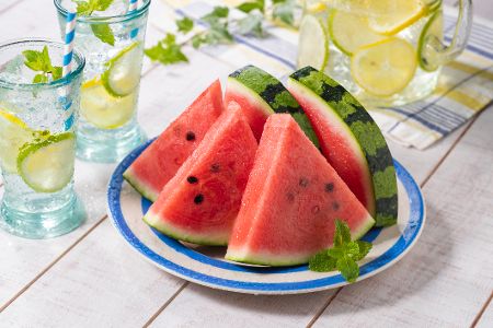 Teller voll geschnittener Wassermelone