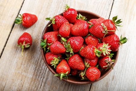 Schale voll Erdbeeren
