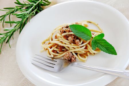 Kleine Mahlzeit Spaghetti auf einem Teller