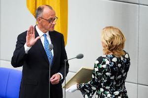 Wie der Kanzler müssen auch seine Minister einen Eid mit der Amtsübernahme leisten. (Archivbild)