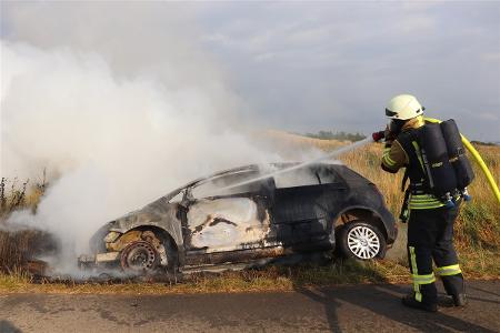Das Auto brannte vollständig aus.