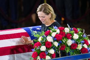 Nach dem Tod von Senator Lindsey Graham setzte sich die auf seinen Sitz nachgerückte Schwester Darline Graham für das Gesetz ein. (Archivbild)