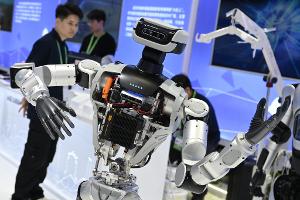 Roboter aus dem Ausland, wie dieses in China vorgeführte Modell, sind in den USA künftig unerwünscht. (Archivbild)
