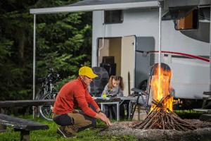 Wohnmobil, Lagerfeuer, familie, Brandgefahr, Mädchen, Mann