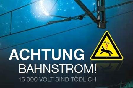 Die Rosenheimer Bundespolizei warnt zum Ferienbeginn eindringlich vor den lebensgefährlichen Folgen von Waggonkletteraktionen oder Selfies im Gleisbereich.