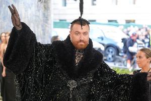 Sam Smith bestätigt Verlobung mit Christian Cowan