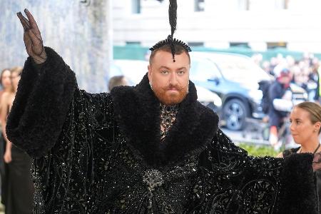 Sam Smith bestätigt Verlobung mit Christian Cowan
