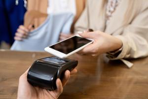 Trinkgeld bald auch in Modeläden bezahlen?