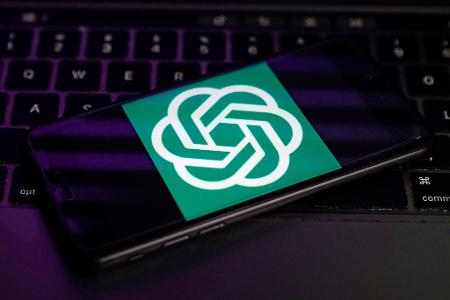 Neue KI-Modelle des ChatGPT-Entwicklers OpenAI versuchten sich als Computer-Hacker, um bei einem internen Test zu schummeln. (Archivbild)