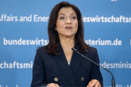 Die Ministerin will Kosten senken.
