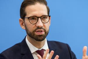 Bundesregierung reagiert zurückhaltend auf FIFA-Pläne