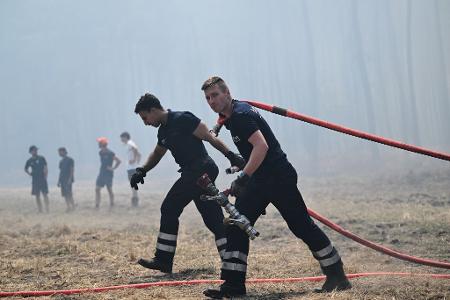 Die Feuerwehrleute in Frankreich sind bis zur vollkommenen Erschöpfung im Einsatz.
