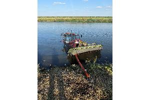 Traktor in Weser. Foto: PP Duisburg
