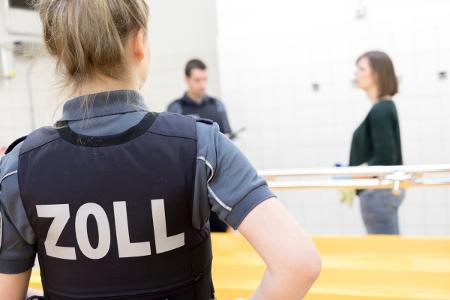 Mediendatenbank der Zollverwaltung - Beispielbild Kontrolle der FKS