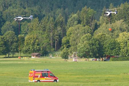 Rund 200 Einsatzkräfte versuchen, den Brand zu löschen.