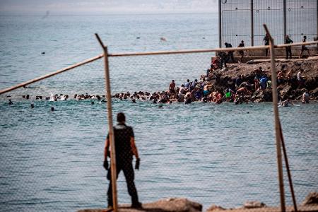 Viele schaffen es nicht und ertrinken beim Versuch, Ceuta zu erreichen.