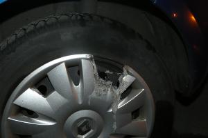 In Brand gesetzte Radkappe.