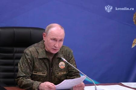 Drohte im Ukraine-Krieg schon indirekt mit einem Atomwaffeneinsatz: Russlands Präsident Wladimir Putin. (Archivbild)
