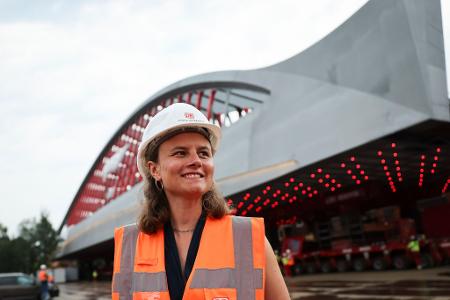 Janna Widmaier leitet das Mammutprojekt im Hamburger Bezirk Altona. 