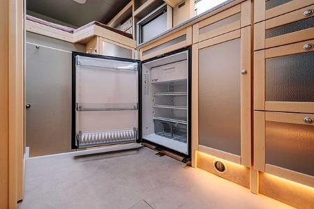 Bimobil LB 365 Küche mit Kühlschrank