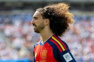 Neue Frisur: Marc Cucurella trennt sich von seiner Lockenpracht