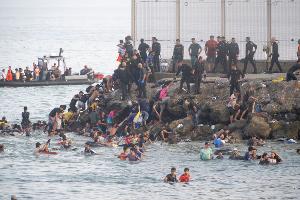 Konservative Medien und Politiker in Spanien beklagen eine "Invasion".