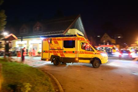 Für die Einsatzkräfte war die Lage in der Dunkelheit unübersichtlich.