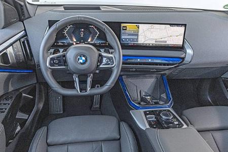 BMW X3 20 xDrive Cockpit mit digitalem Kombiinstrument und großem Infotainment-Display, moderne Innenraumgestaltung.